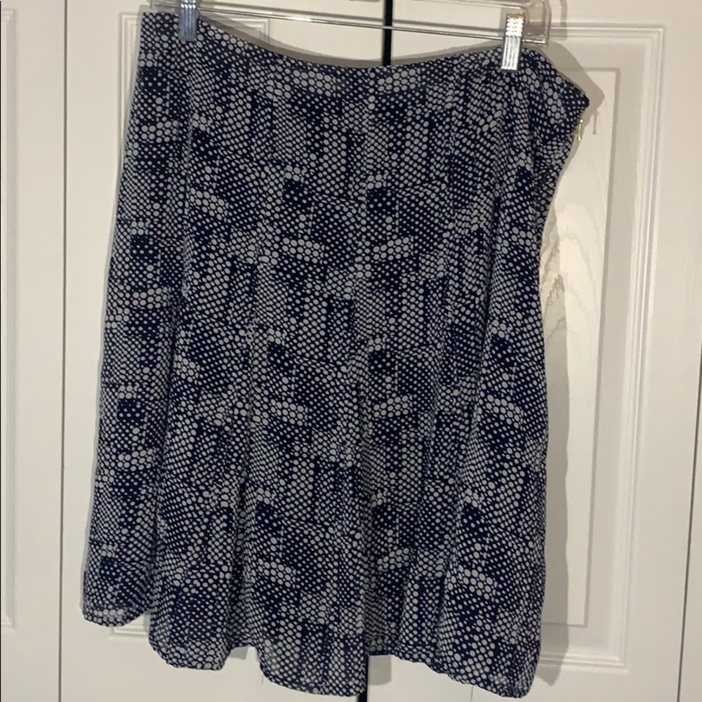 Liz Claiborne Navy and white skirt